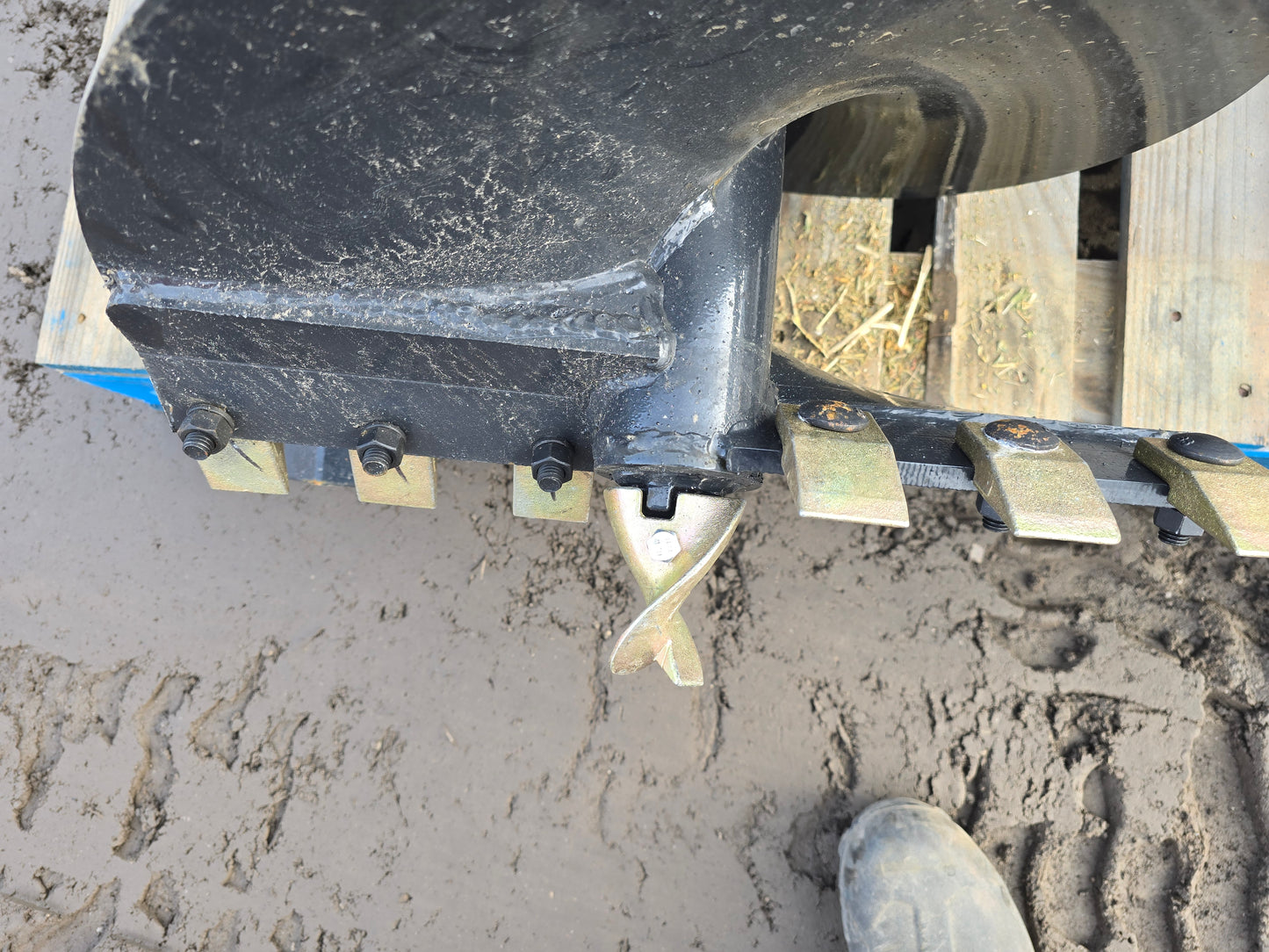 Skid Steer Auger Attachment With Bits