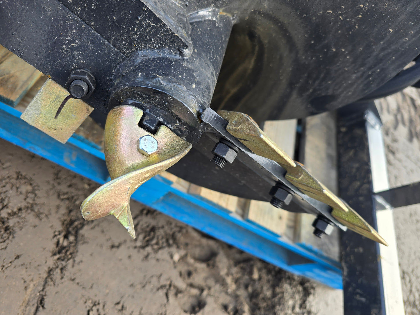 Skid Steer Auger Attachment With Bits